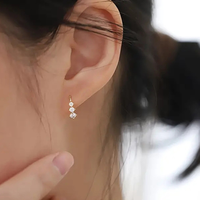 Simple Delicate Earrings Women's Fashion - Image 4