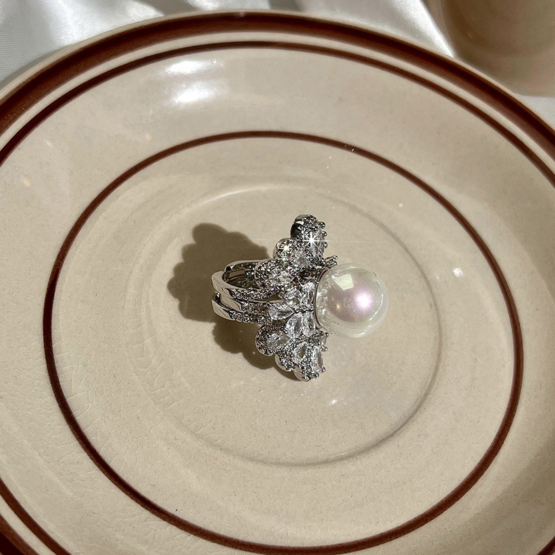 Women's European And American Luxury Pearl Ring - Image 2