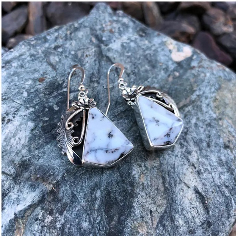 Retro Creative Feather Leaf Eardrops Flower White Turquoise Earrings - Image 2