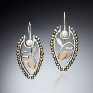 Vintage Pearl Flower And Leaf Carved Metal Lady Creative Earrings